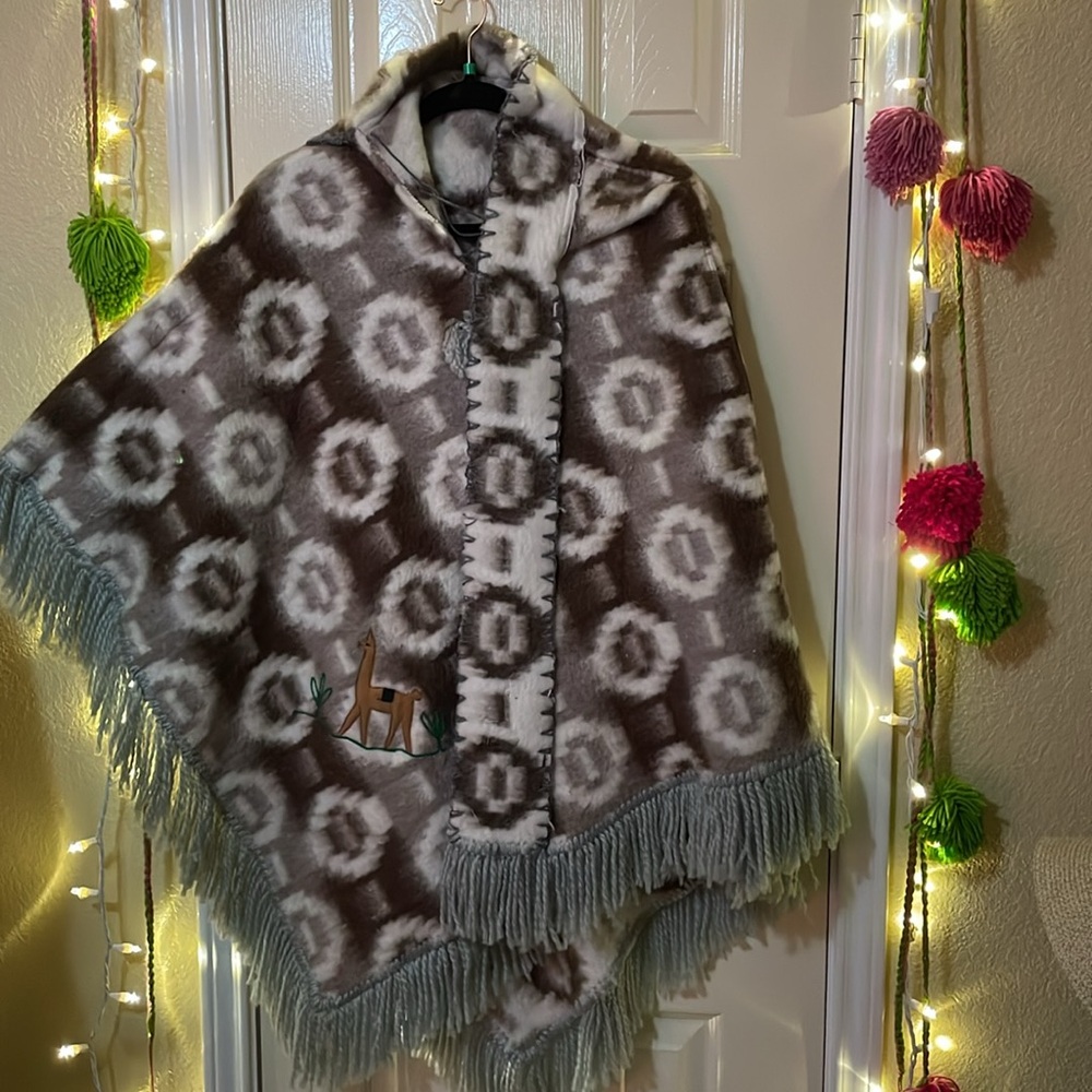 Amazing Poncho With Embroidered Llamas Alpacas